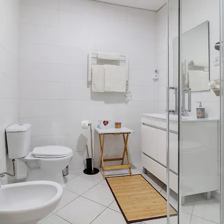 בית נופש Family House אבאירו